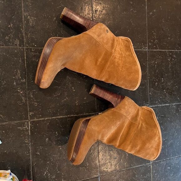 UGG Women's Size 9 Dandylion Chestnut Brown Leather High Heel Ankle Boots - Picture 10 of 10